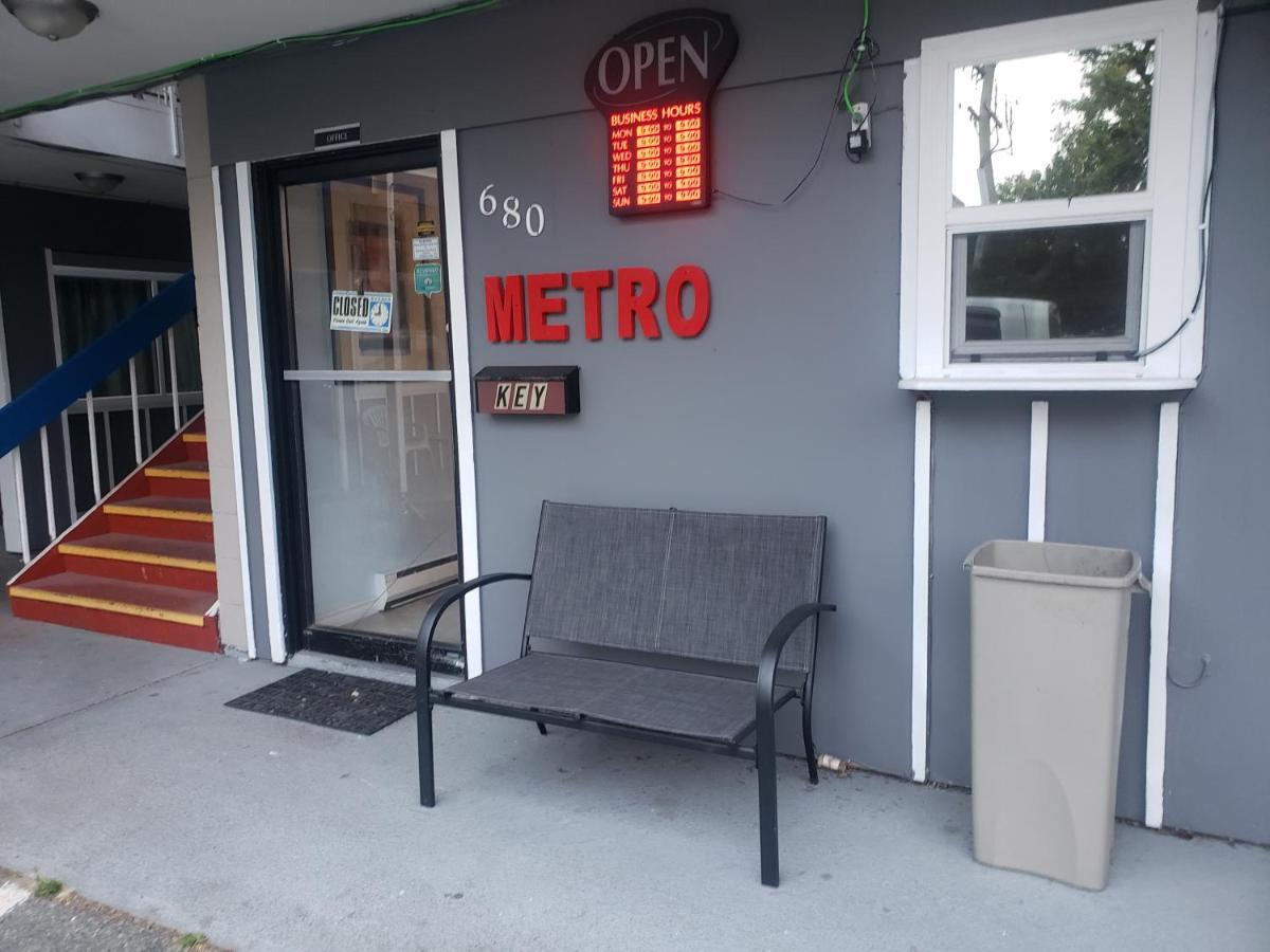 Metro Inn Victoria Exterior photo